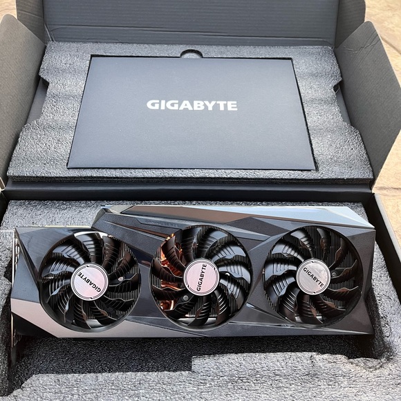 GIGABYTE GeForce RTX 3090 GAMING OC 24GB GDDR6X Graphics Card - Great Condition - Picture 7 of 13